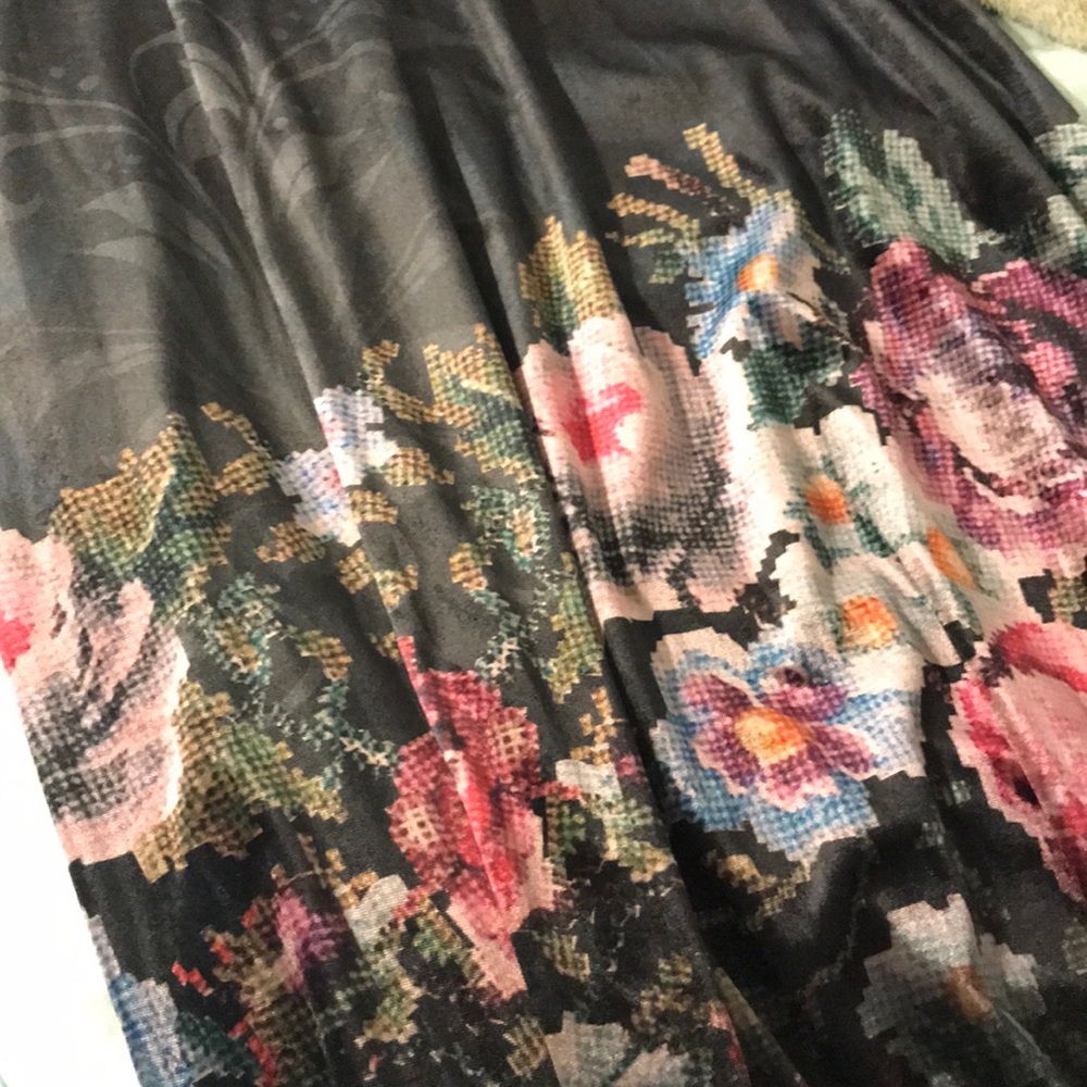 Velvet long sleeve floral maxi dress - Picture 7 of 8